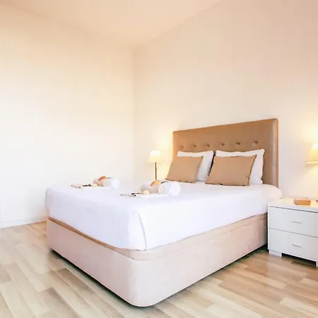 Villa In Albufeira Near Praia Dos Pescadores Албуфейра