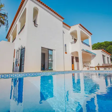 Вилла Villa In Albufeira Near Praia Dos Pescadores