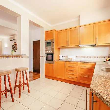 Villa In Albufeira Near Praia Dos Pescadores *
