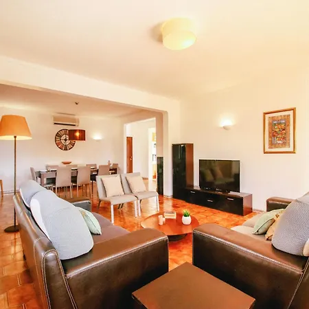 Villa In Albufeira Near Praia Dos Pescadores * Albufeira